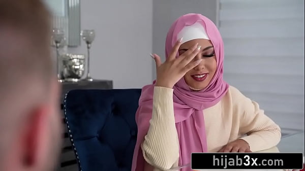 Cewek Mungil Cantik Berhijab Ngewe Sambil Tetep Pake Kerudung, Bikin Makin Greget.