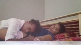 Bercinta Panas Sama Tetangga Bhabhi, Jilat Memek Dan Main Foreplay Di Kamar.