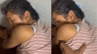Gadis Pengendara Motor Di Silchar Moan Keras Di Video Seks Viral Ini
