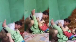 Ibu-ibu Gatel Bayar Kontrakan Pakai Lubang Memek Ke Tuan Tanah.