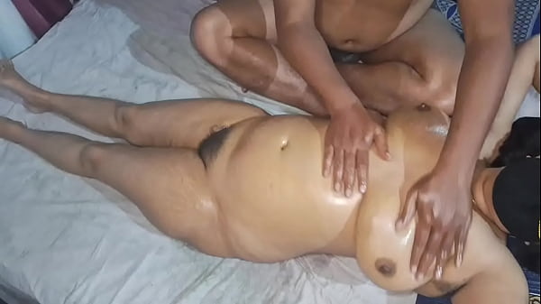 Desi Indian Hot Bhabhi Dikeprak Sambil Dimijit Bugil Full.