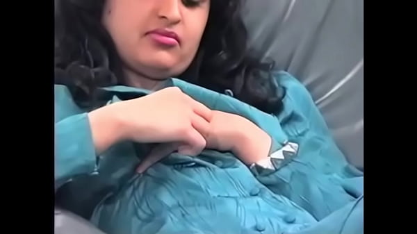 Ravina Si Cewek Desi, Bikin Ngilu Di Dalem.