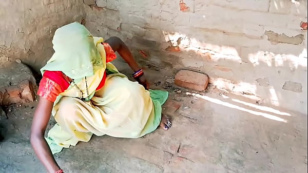 Desi Istri Kampung Pake Saree Seksi, Kontol Gede Keras Ngentot Di Lubang Pantat, Full Adegan Anal Seks Seri Web Hindi.