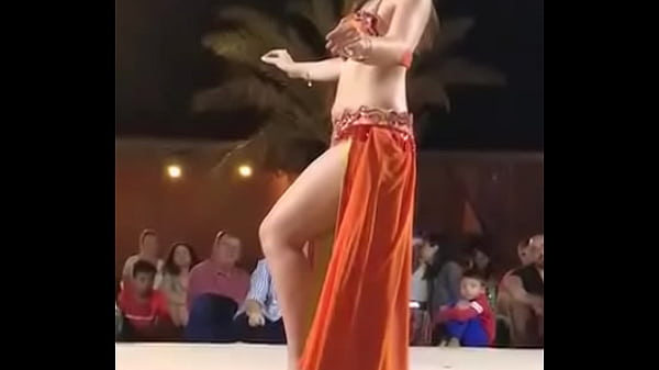 Tarian Desi Bikin Meleleh, Goyangannya Bikin Pengen Ngerasain