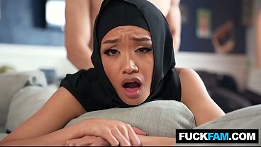 Hijabi Diperkenalkan Ke Budaya Amerika, Jade Kimiko Dan Parker Ambrose Main-main Di Ranjang