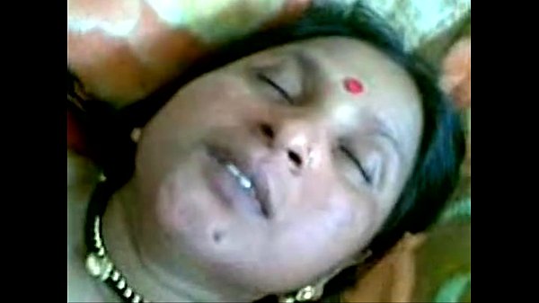 Nonton Video Mesum Tante Desa India Selingkuh Di Depan Suami – Xvideos.com