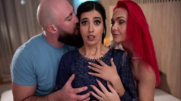 Gadis Arab Konservatif Ngewe Kembar Threesome