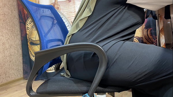 Wanita Arab Berhijab Mainin Memeknya Lewat Celana Dalam Sambil Kerja