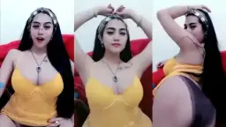 Nungging Sambil Ebot, Tante Nadya Remas-remas Toket Gede Yang Montok Banget