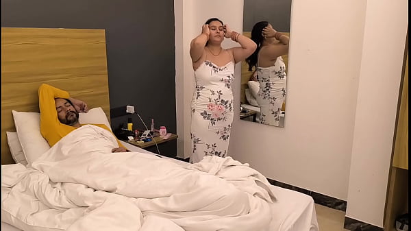 Desi Cewek Puja Mandi Pagi, Tubuh Basah Kuyup Bikin Ngilu