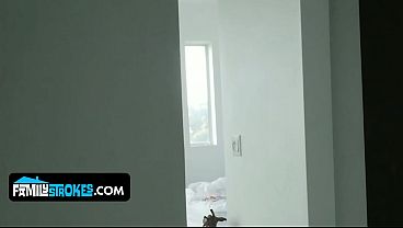 Blonde Montok Daisy Stone Digebukin Abis Sama Kakak Tiri Yang Horny, Habis Itu Dimuntahin Di Muka.