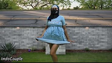 Hijab Mahasiswi Muslim Jogging Di Tempat Umum, Blowjob Demi Uang.