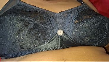 Ibu-ibu Asia Seksi Bikin Semua Pria Ngiler, Lo Suka Nggak Tahan Lihat Dia?