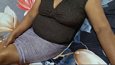 Mama Tiri Asia Horny Lagi Liburan, Siap Digaruk Di Kamar Hotel.