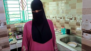 Selagi Istri Pergi, Suami Selingkuh Ngewe Pembantu Hijab Di Rumah Kosong, Gaya Bangla.