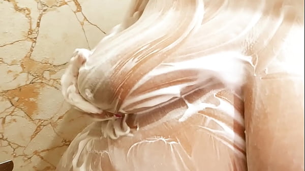 Desi Bhabhi Mandi Basah, Badan Menggoda Basah Kuyup